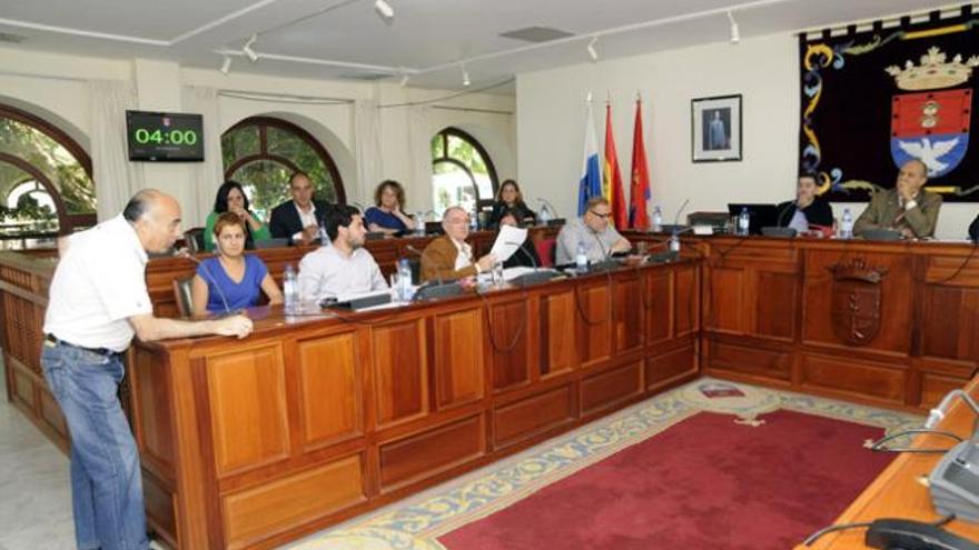 Momento, ayer, del pleno celebrado en el ayuntamiento. i JAVIER FUENTES