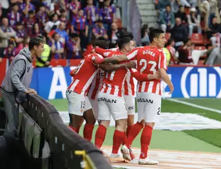 El Sporting elige creer: victoria y una vida más para jugársela en Elda (1-0)
