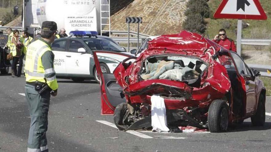 Un accidente en la A-66 se salda con dos muertos y un herido de la misma familia de Azuaga