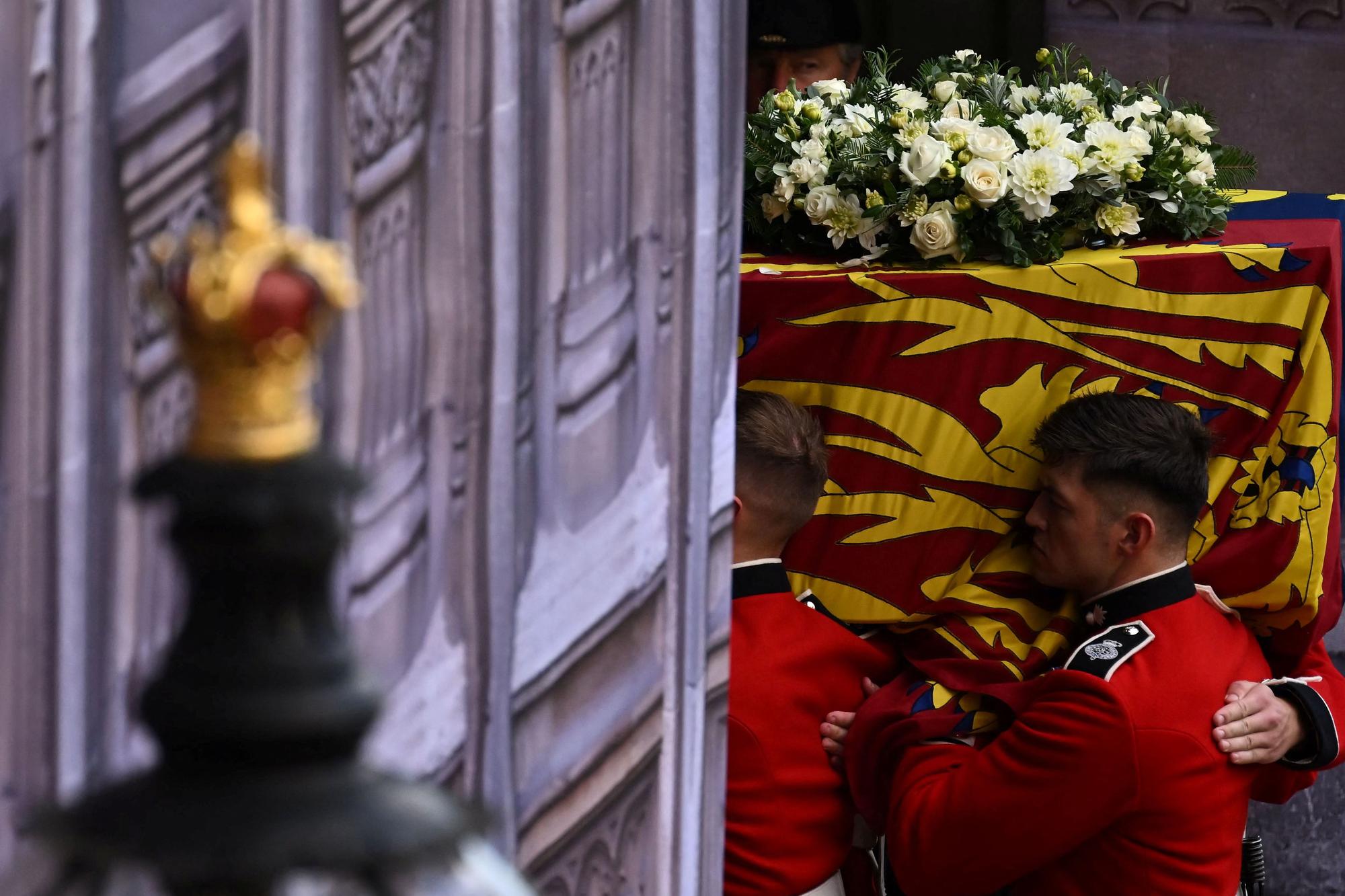 Britain mourns Queen Elizabeth