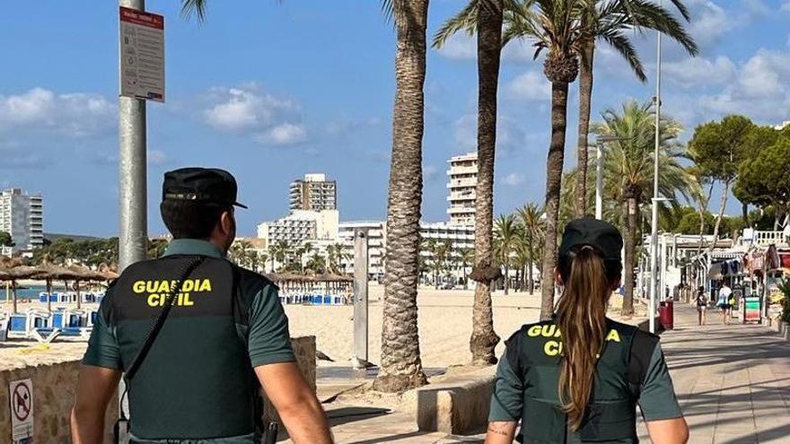 Tres detenidos por robar una cartera de un coche en Santa Ponça y comprar en comercios