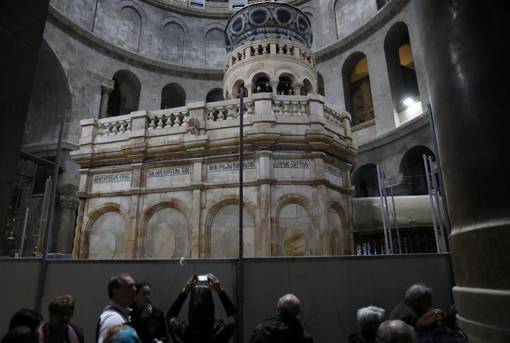 La tumba de Jesucristo restaurada ya se puede ver en el Santo Sepulcro