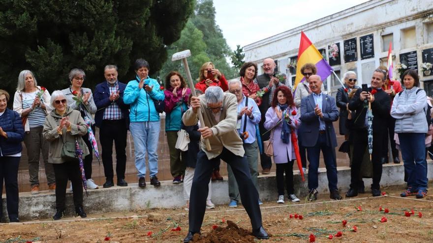 La asociación Dejadnos Llorar realiza un homenaje a las víctimas de la Guerra Civil