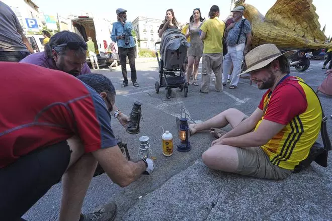 Les imatges de l'arribada de la Flama del Canigó a Girona
