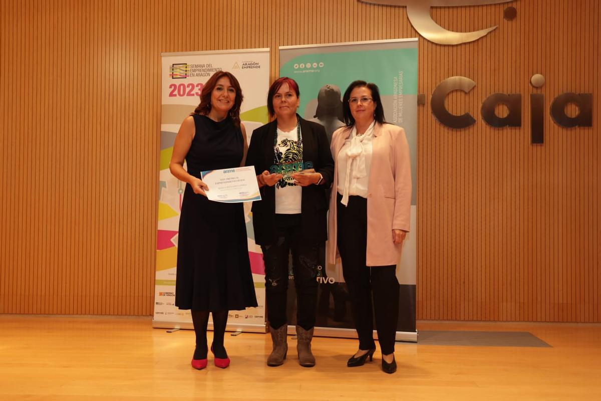 Marta Reinares (centro), Premio al Emprendimiento en el Medio Rural.