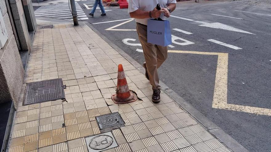 Acera hundida en la Avenida Buenos Aires de Santa Cruz