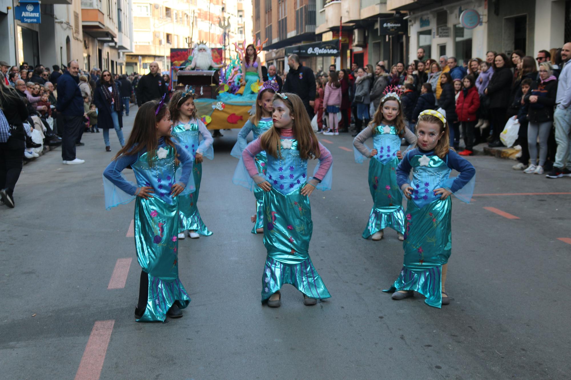 Búscate en las fotos del premio al Barri València en la cabalgata del Ninot infantil de Burriana