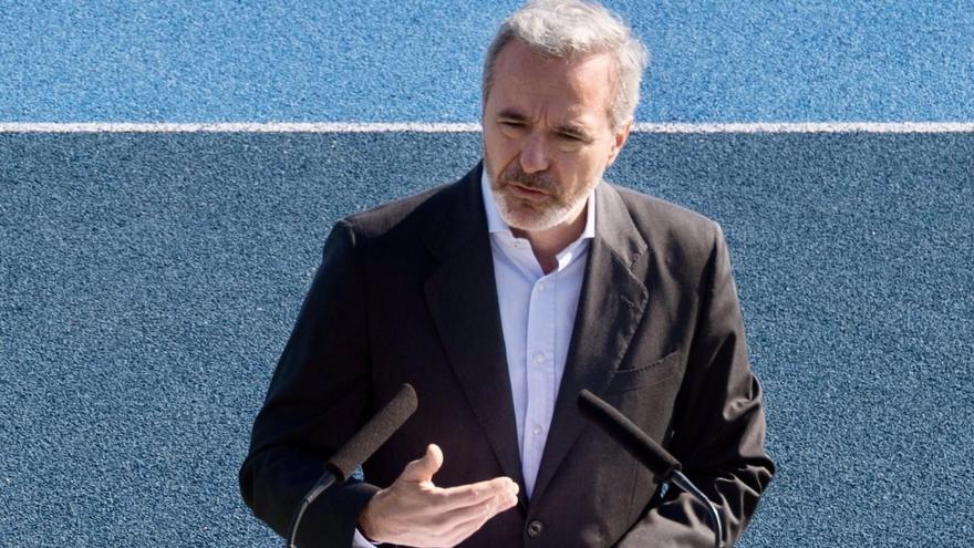 El presidente del Gobierno de Aragón, Jorge Azcón, en una rueda de prensa en el Centro Aragonés del Deporte.