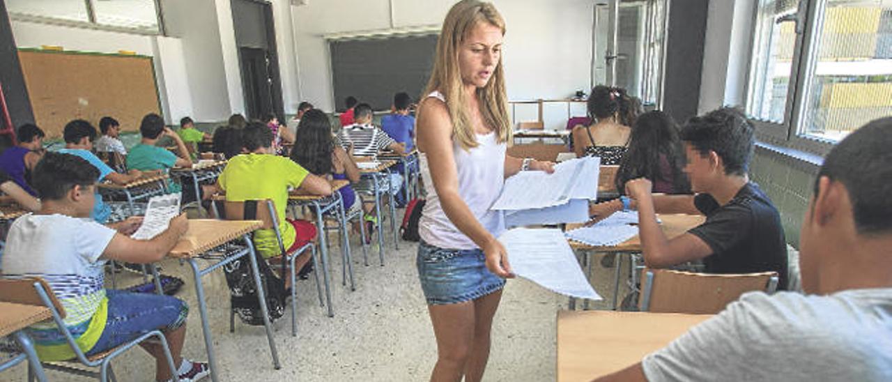 Estudiantes de Secundaria en los exámenes de recuperación del mes de julio en uno de los institutos de la provincia.