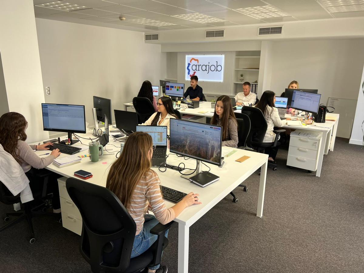 El equipo de Arajob refuerza su plantilla para atender la creciente demanda de empresas en Aragón.
