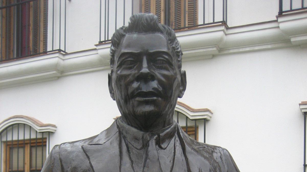 Detalle del busto que en Jerez de la Frontera hay dedicado al cantaor Manuel Torres. / El Correo