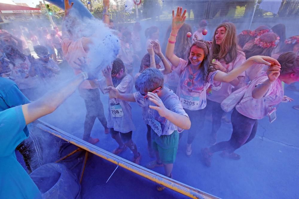 La carrera más colorida reúne a miles de participantes en Vigo