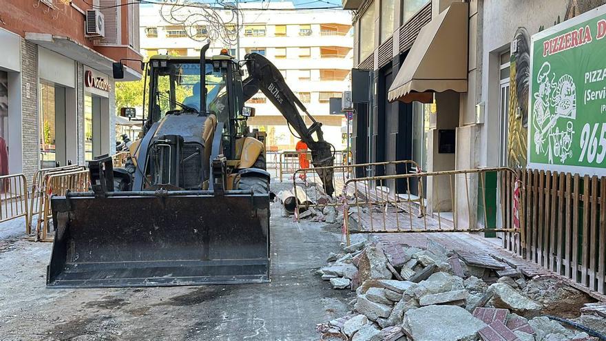 Santa Pola renueva aceras en temporada baja