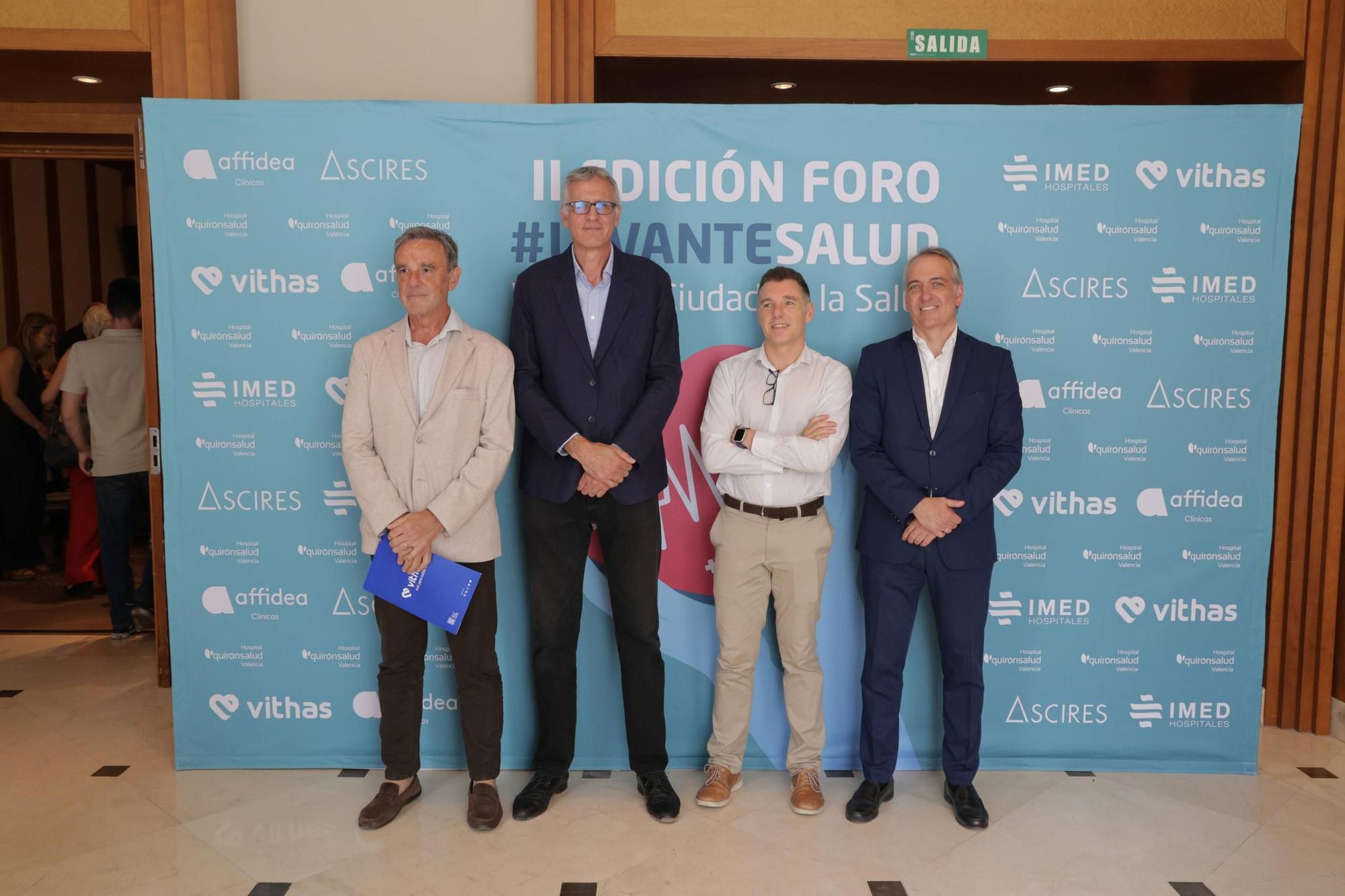 Javier Palau, Julio José Llenera y José Vicente Valderrama de Vithas-Turia junto a Julio González, socio director de C&B Consultoría .jpg