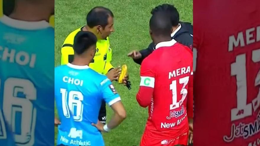 Racismo en el fútbol peruano: lanzaron un plátano al delantero rival