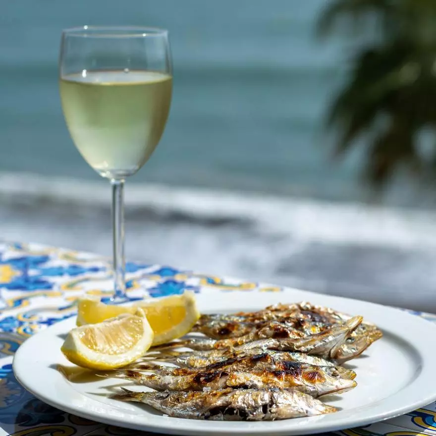 El cocinero gaditano Ángel León sentencia sobre el mejor pescaíto frito: "Ni pan rallado ni huevo, el truco está en echar 50 gramos de harina de trigo"