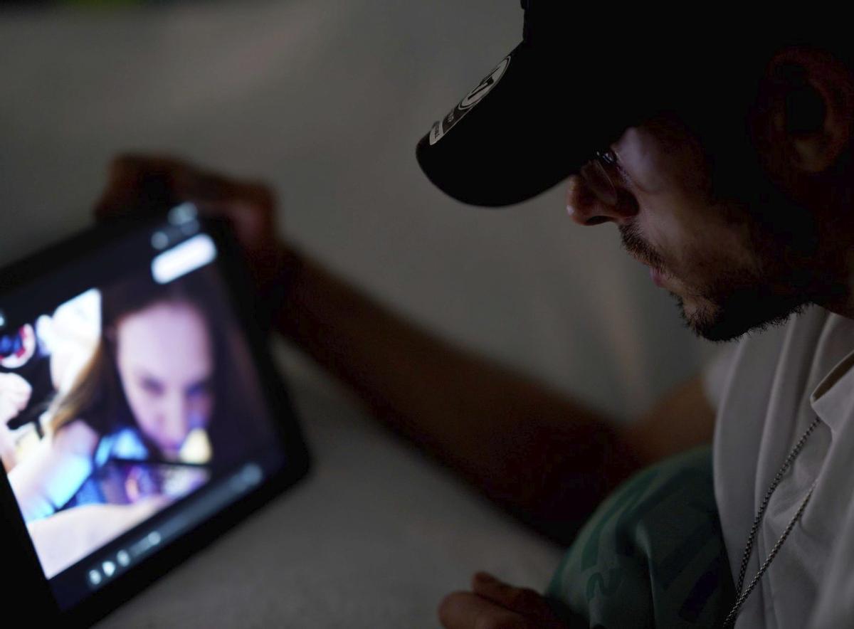 Un de cada deu adolescents consumeix pornografia cada dia