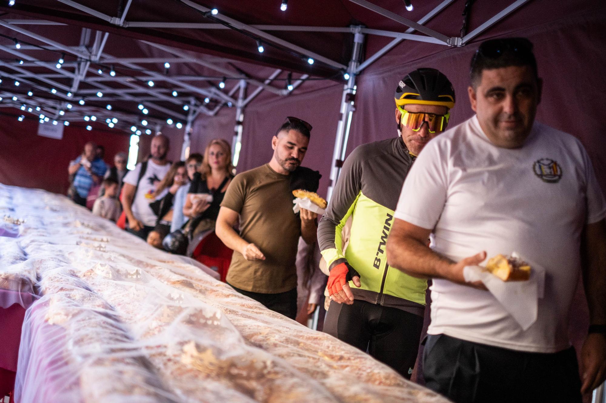 La Orotava elabora el roscón gigante de Reyes