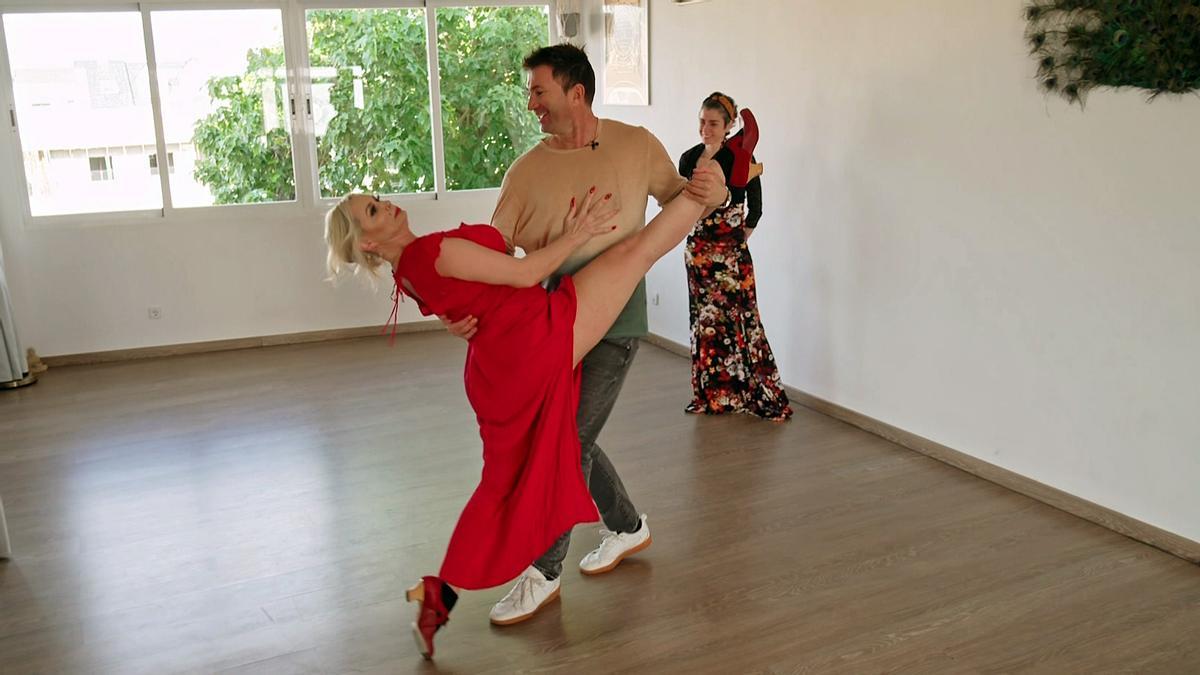 Daniela und Lucas bei ihrem Flamenko-Tanzkurs