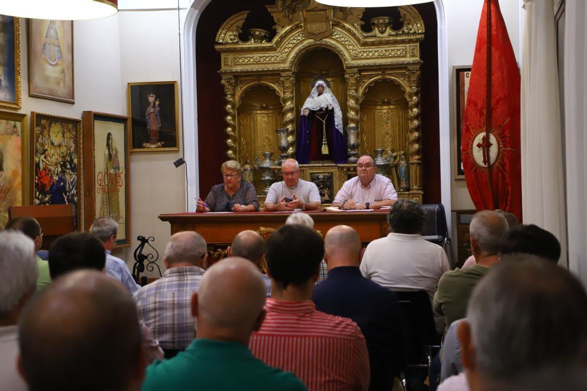 Votación en la Agrupación de Cofradías de Córdoba.