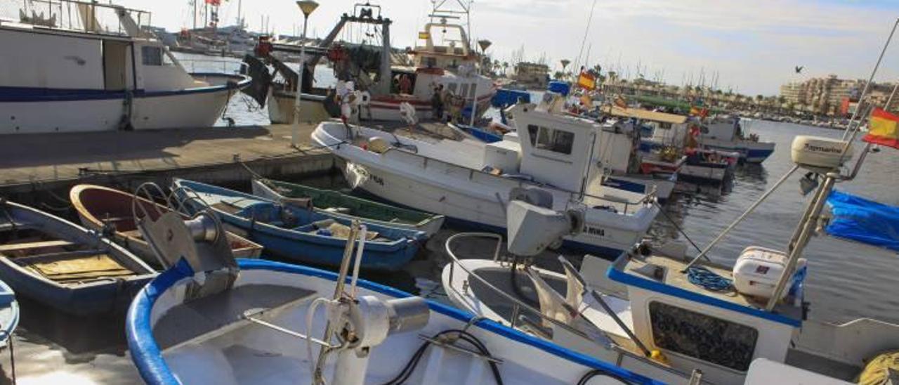 La flota artesanal ya es superior a la de arrastre en el puerto de Santa Pola donde hace treinta años imperaban los barcos de arte mayor.