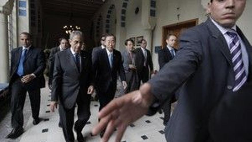 Ban Ki-moon, obligado a refugiarse en la sede de la Liga Arabe de El Cairo, por las protetas de gadafistas