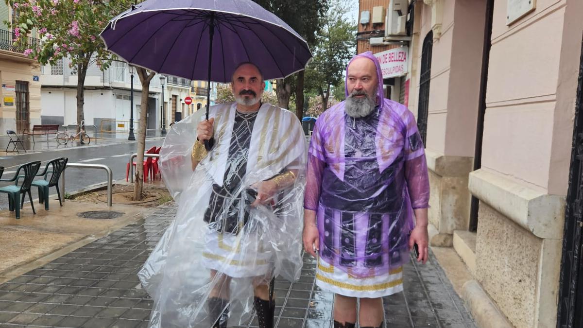 La lluvia obliga a suspender el Desfile de Resucción en València.