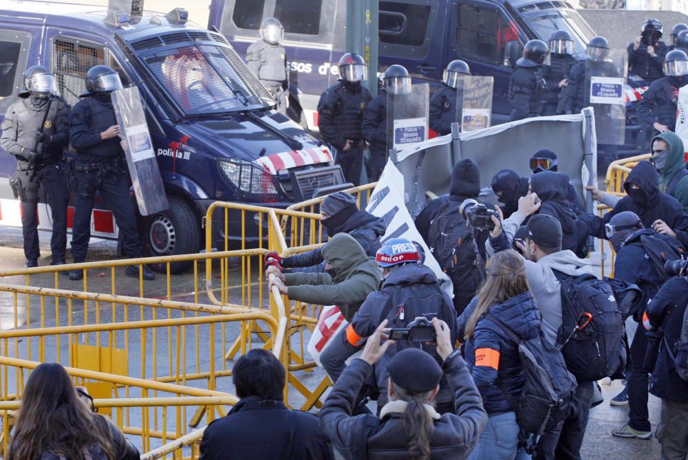 Manifestació contra la Constitució a Girona.