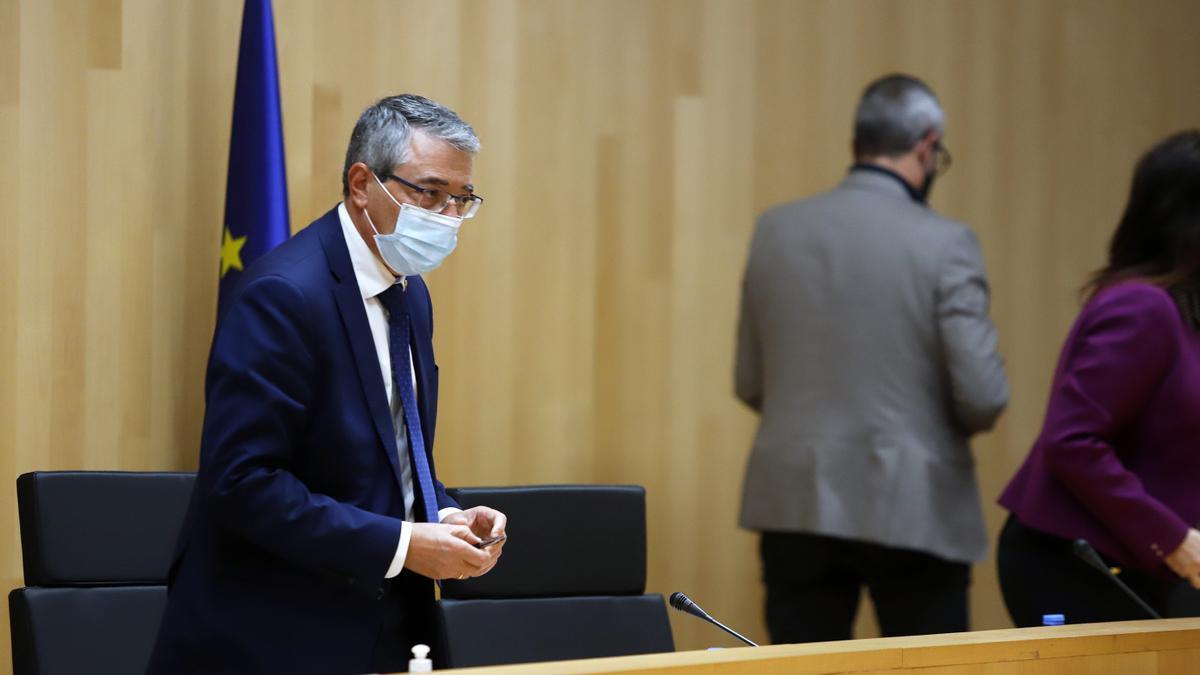 Francisco Salado y Juan Carlos Maldonado, durante el Pleno del miércoles.