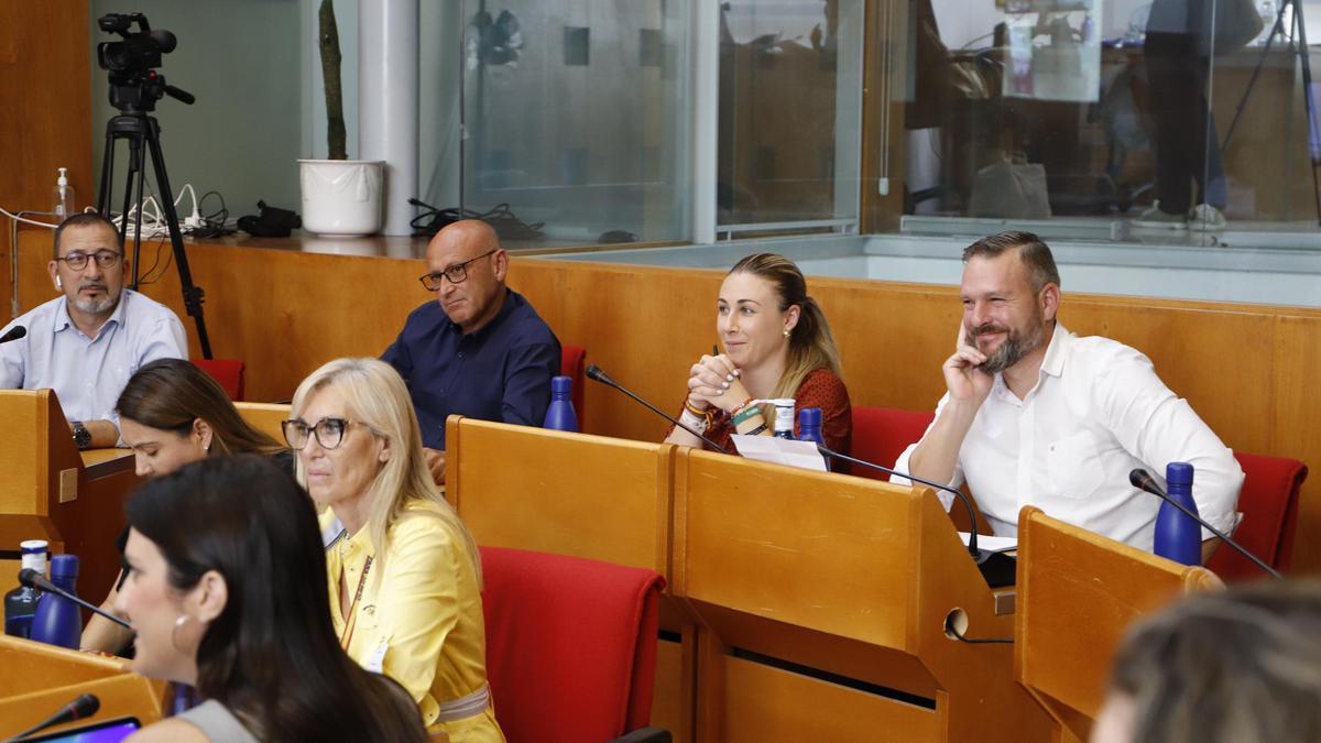 Concejales de Vox durante el último pleno del Ayuntamiento de Lorca.