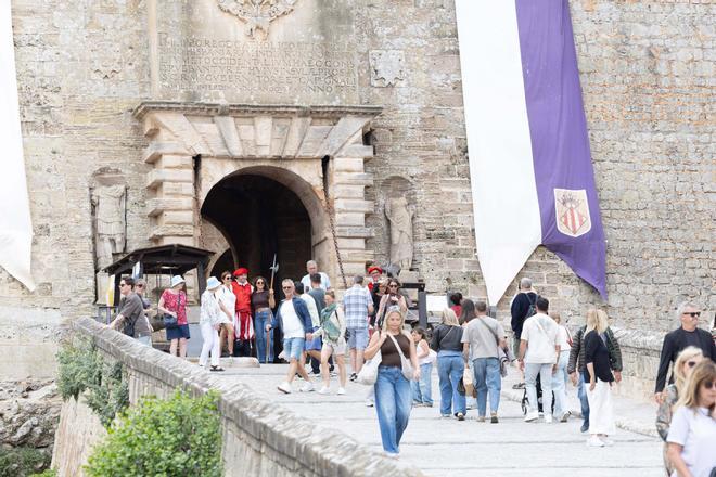 La lluvia ensombrece el primer día de la Feria Ibiza Medieval