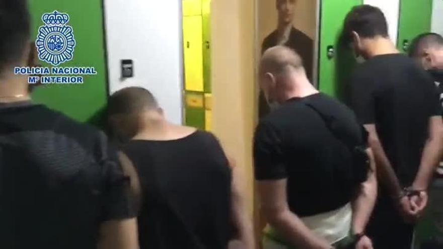 100 hombres, la mayoría sin mascarilla, desalojados de una sauna en Madrid