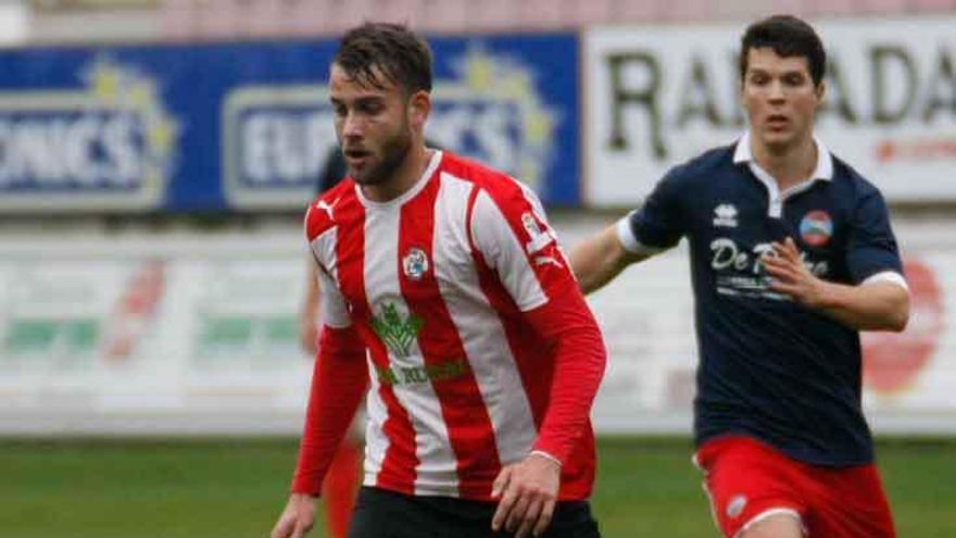 Rubén Moreno, en posesión del balón.