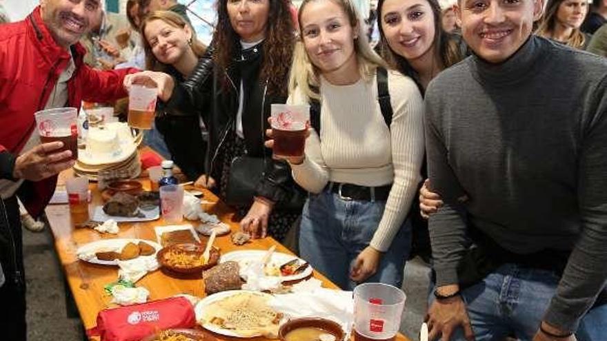 Un grupo de comensales, ayer en O Grove. // Muñiz