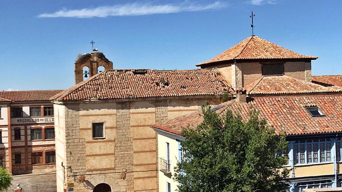 Daños que presenta una parte de la cubierta de la iglesia de La Concepción de Toro. | Cedida