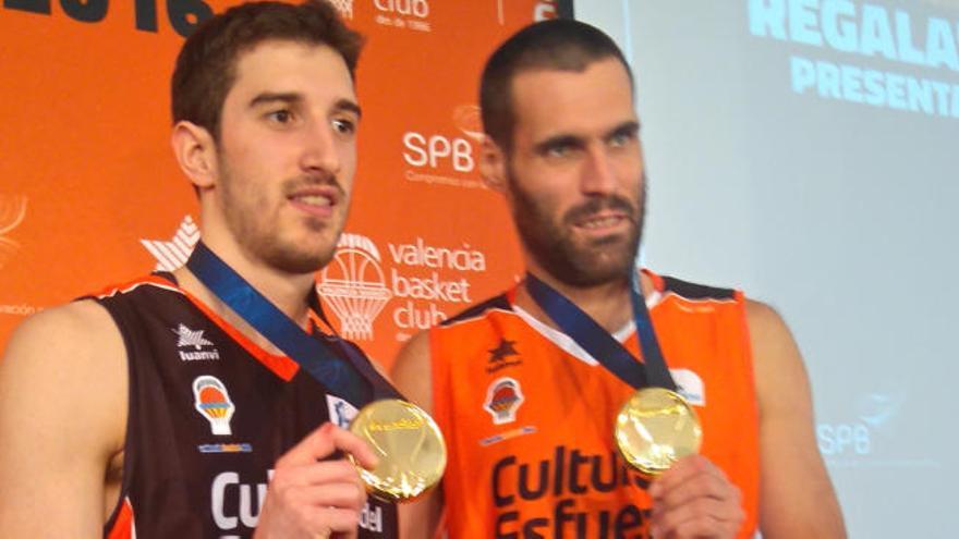 Vives y San Emeterio, con sus medallas de oro