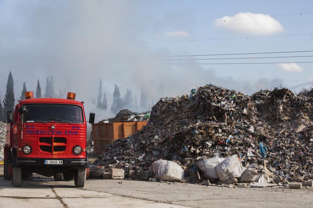 Nuevo incendio en la antigua planta de Gemersa en Torrent