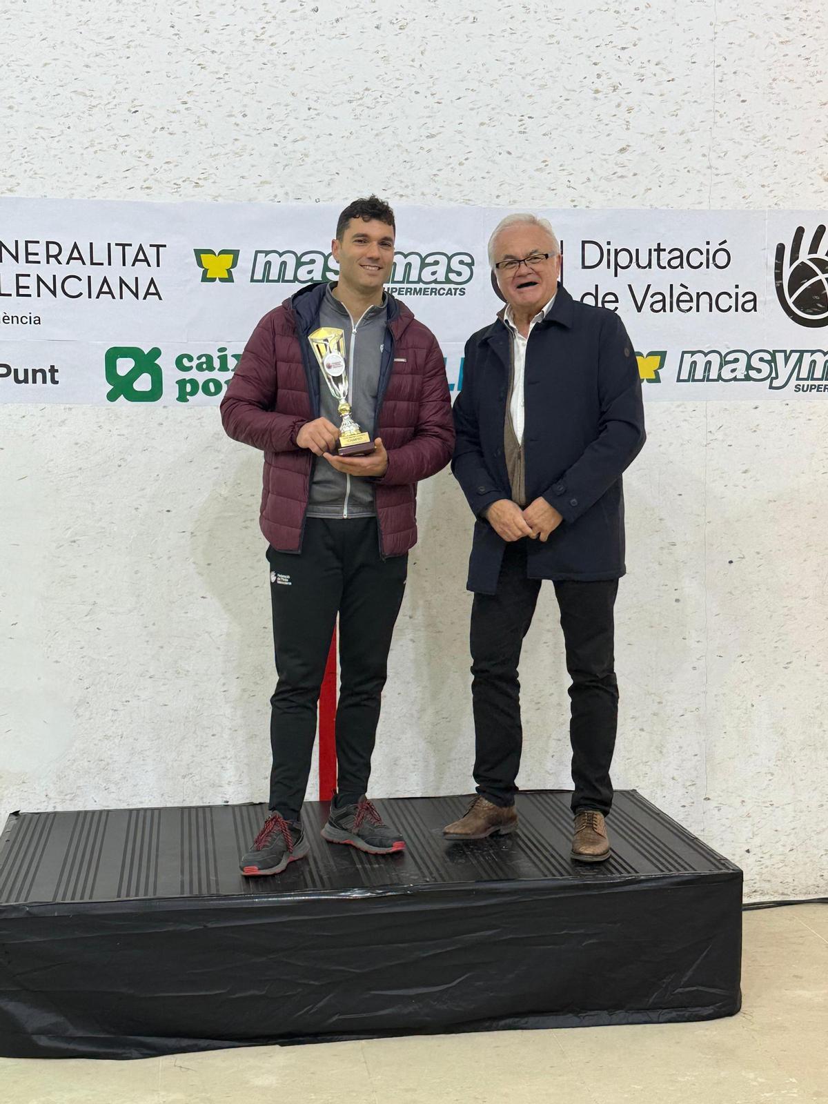 Marrahí, rest campió, i José Juan Fornés, director general de masymas Supermercados