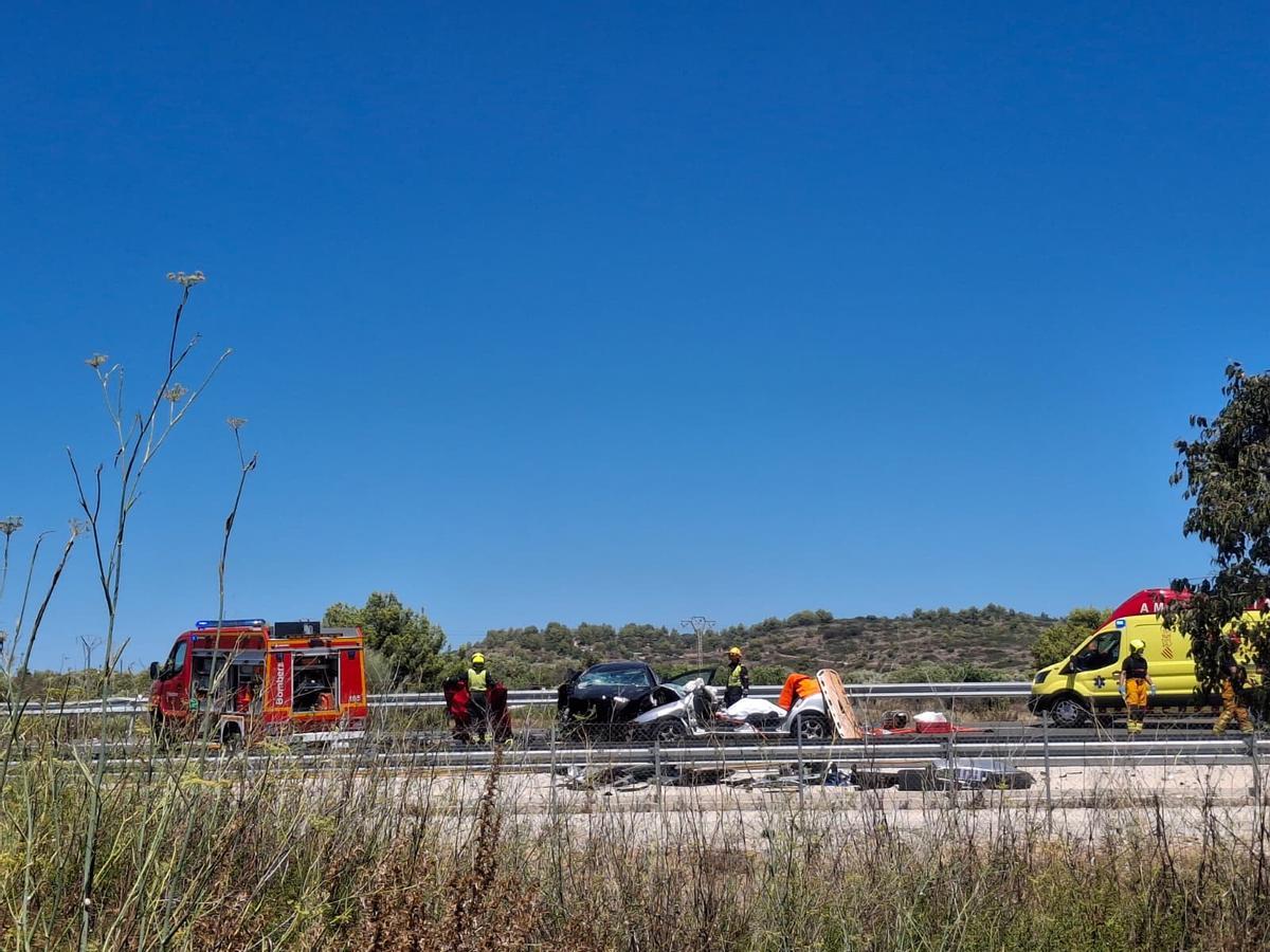 Dos fallecidos y dos heridos graves en un brutal accidente de tráfico en Benissa