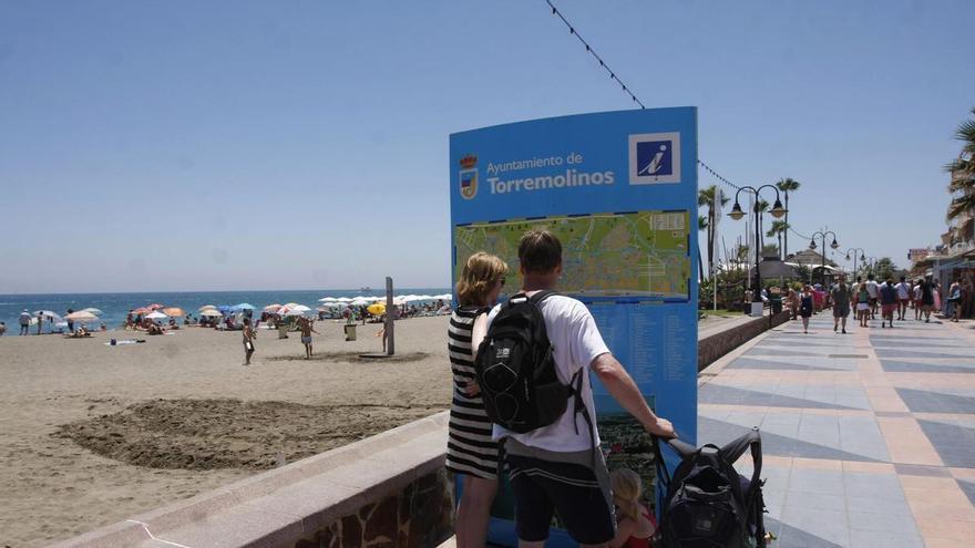 La Policía Nacional detiene a dos tironeros por ocho robos a turistas en Torremolinos, uno de ellos usando una pistola Taser