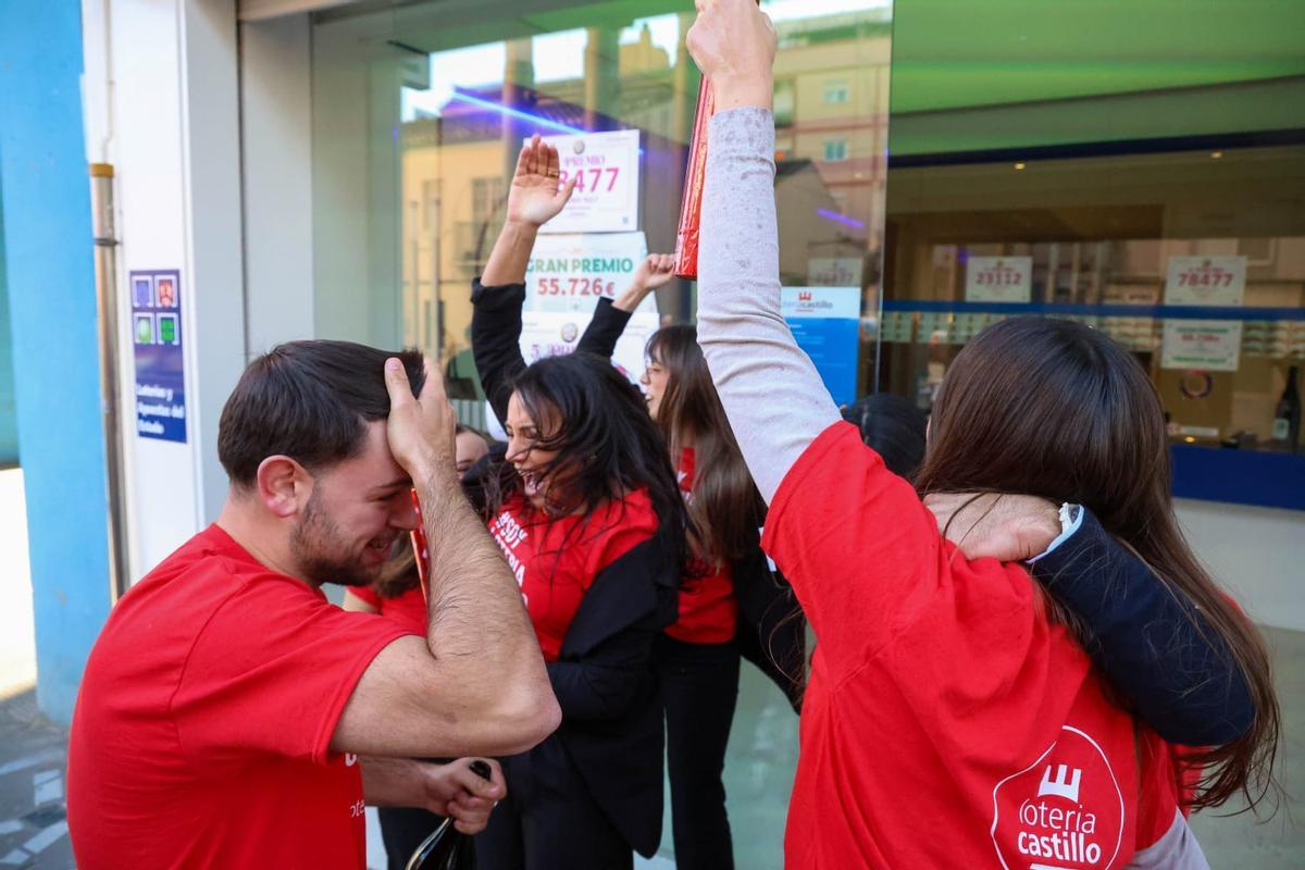 Así han celebrado el tercero, un cuarto y dos quintos caen en Loterías Castillo en Alaquàs
