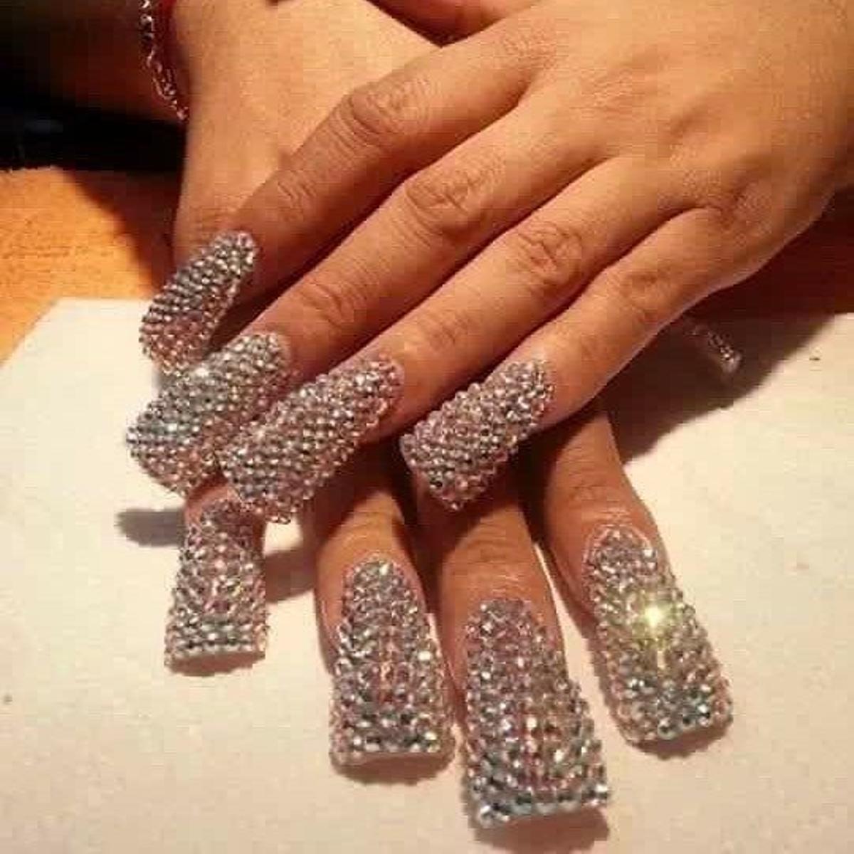 Uñas pato: con bien de brillantes...