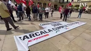Decenas de personas se manifiestan en la primera huelga de funcionarios del Ayuntamiento de Alicante