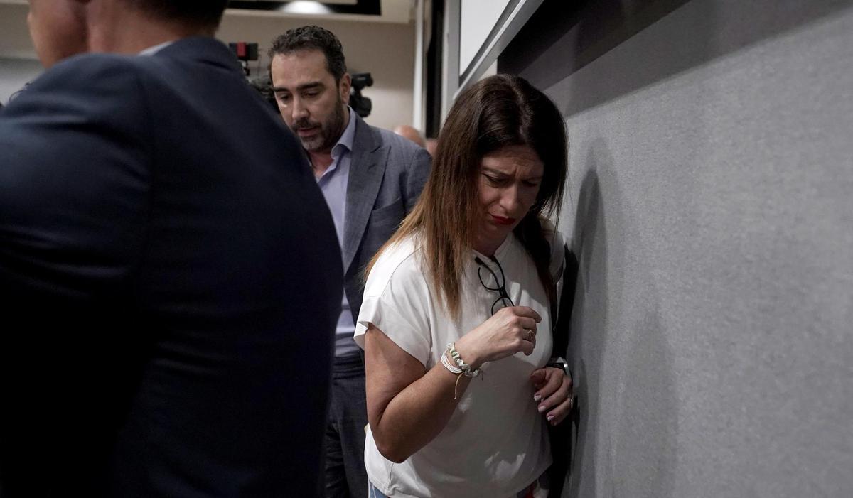 Leire Díez en la rueda de prensa que ha ofrecido y ha aparecido Víctor de Aldama.