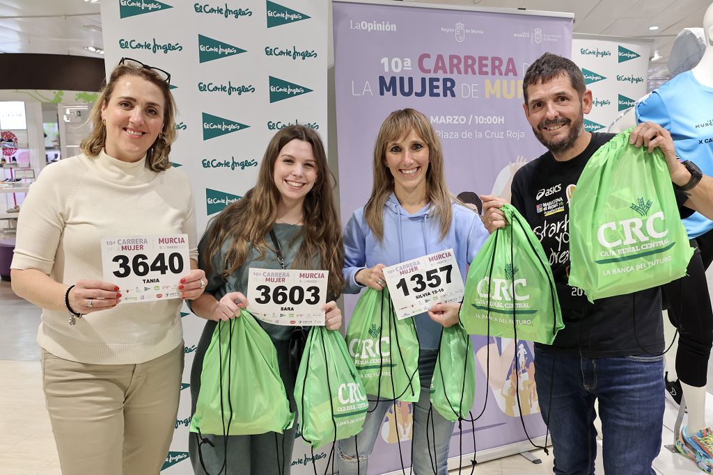 Todas las imágenes de la recogida de dorsales de la Carrera de la Mujer de Murcia