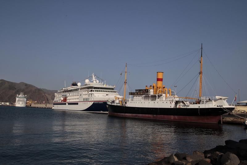 Cruceros en el puerto de la capital tinerfeña