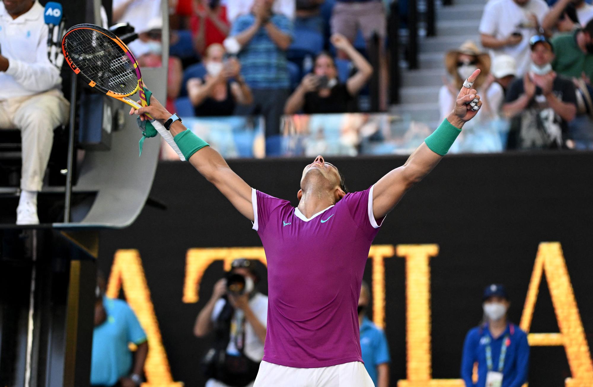 Rafa Nadal celebra la victoria ante Shapovalov.