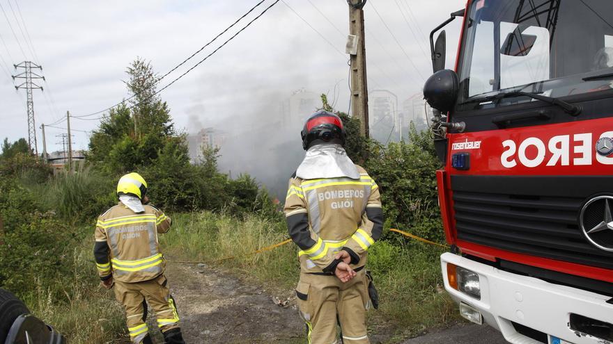 La Policía investiga si el incendio que generó el apagón en medio Gijón fue provocado