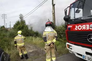 Así fue la actuación de los Bomberos de Gijón para sofocar el incendio que causó el apagón (en imágenes)