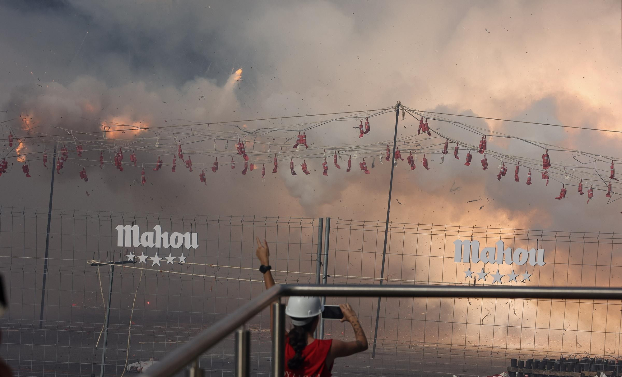 Resumen de los actos de inicio de las Hogueras 2024 ( Mascletà, Pasodoble, Homenaje Foguerers y Barraquers, desfile del Pregón y Pregón oficial )